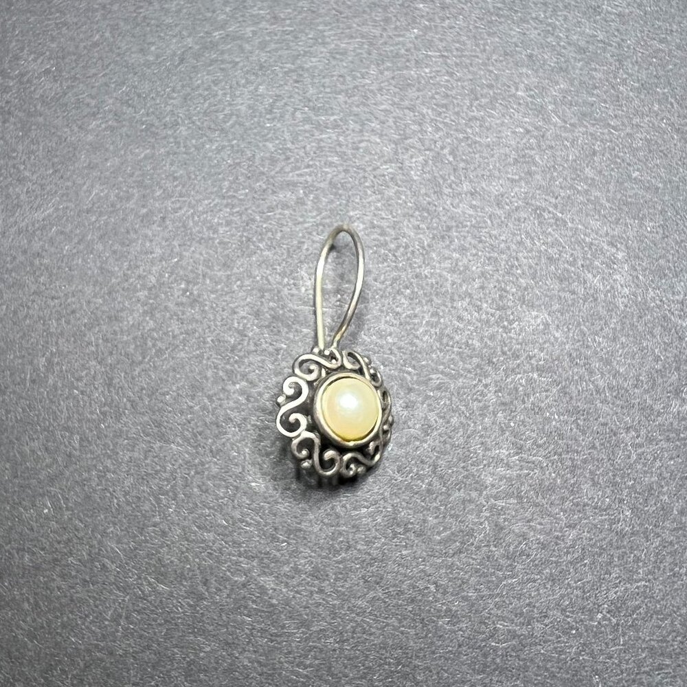 ONE Vintage 925 Sterling Silver Filigree MOP Mother of Pearl Dangle Earring 1.3g